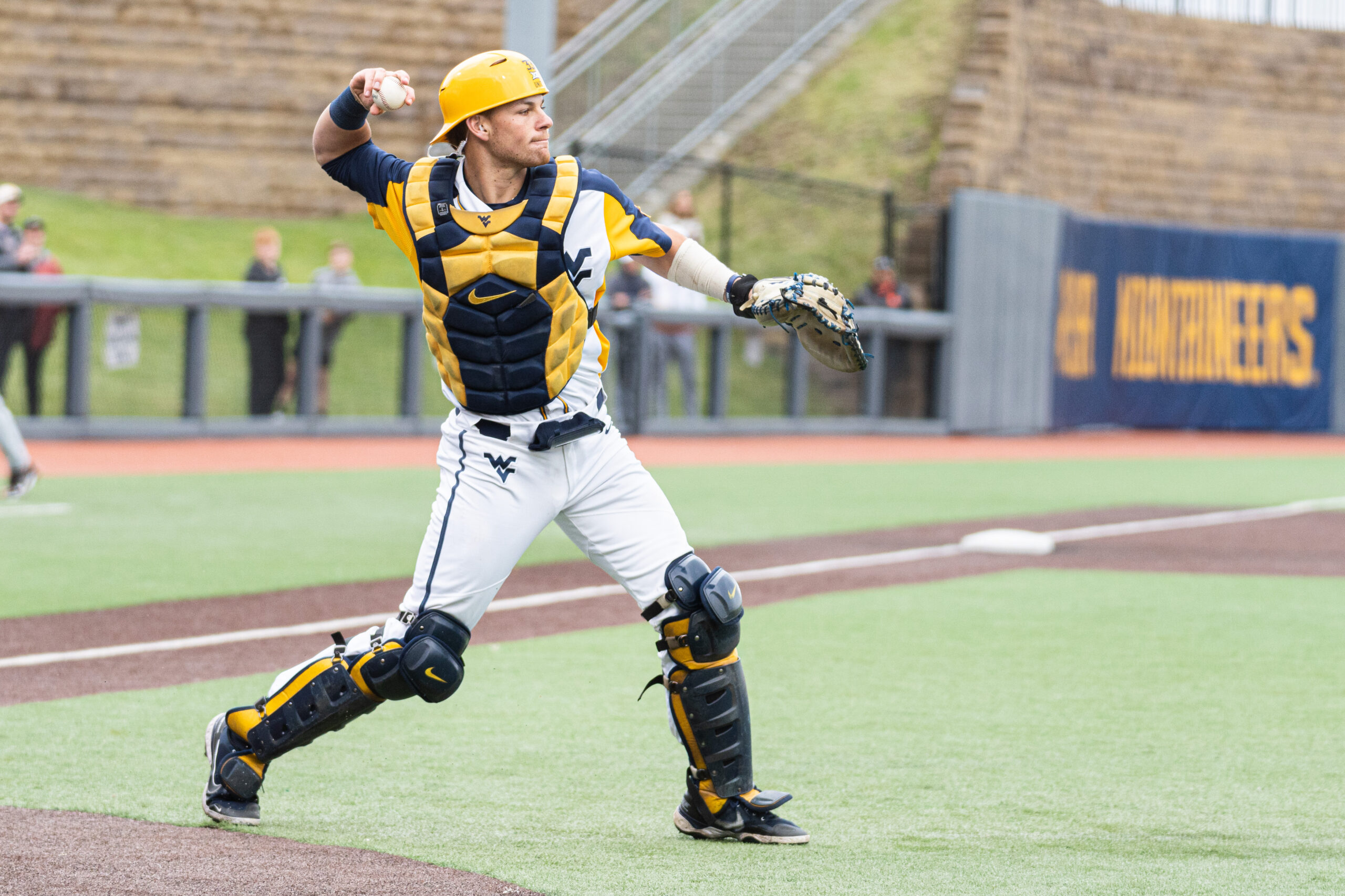 Dayne Leonard sparks West Virginia to an 8-6 victory against No. 20 Texas